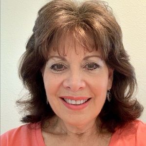 Meet your Posher, Claudia